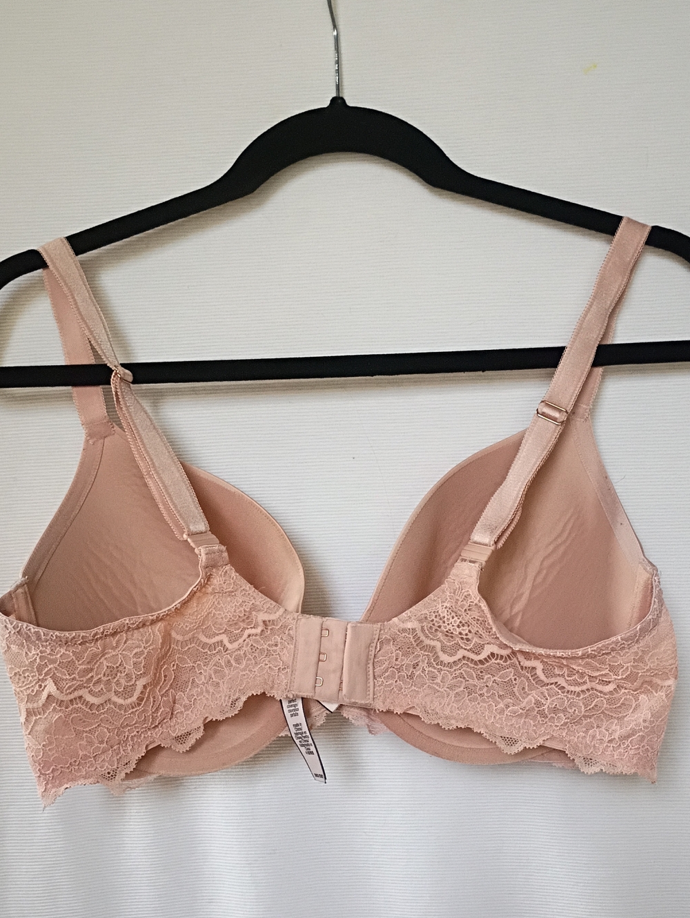 Victoria's Secret Nude Molded T-Shirt Bra with Lace Sides - Picture 2 of 7